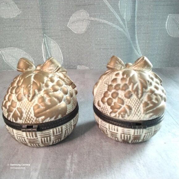 Two Vintage Ceramic Fruit Basket Shaped Trinket, Jewelry or Pill Boxes - Picture 6 of 6